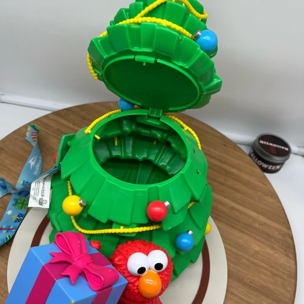 2023 Sesame Place Elmo Christmas‎ Tree Popcorn Bucket SeaWorld.